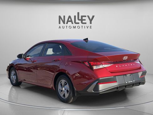 Used 2025 Hyundai Elantra SE image 3