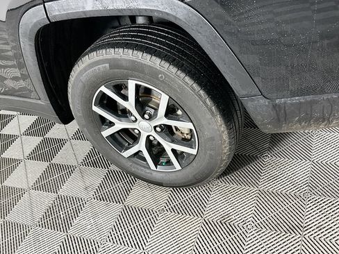 Certified 2024 Jeep Grand Cherokee L Limited w/ Luxury Tech Group II image 45