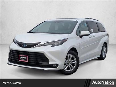 New 2025 Toyota Sienna XLE