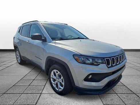 Used 2024 Jeep Compass Latitude AWD/4WD image 3