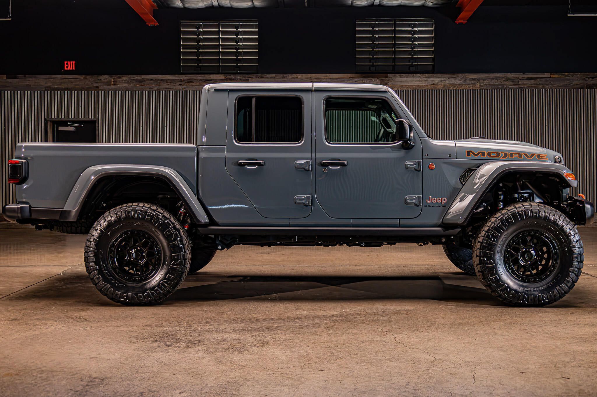 Used 2025 Jeep Gladiator Mojave w/ Convenience Group AWD/4WD image 11