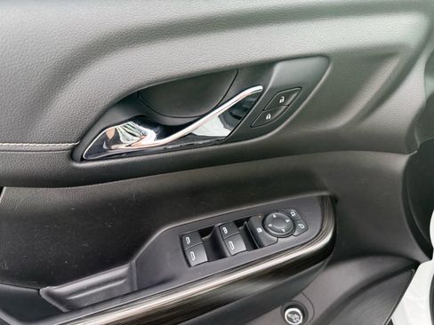 Used 2019 GMC Acadia SLT FWD image 16
