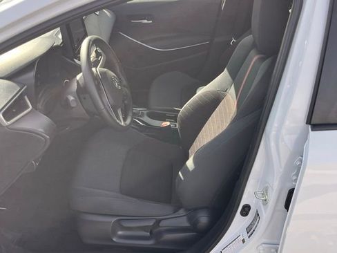 Used 2025 Toyota Corolla SE image 9
