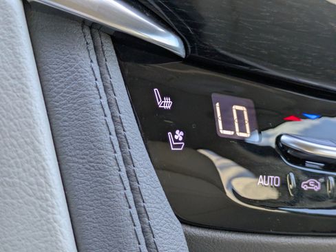 Certified 2023 Cadillac XT6 Premium Luxury image 27