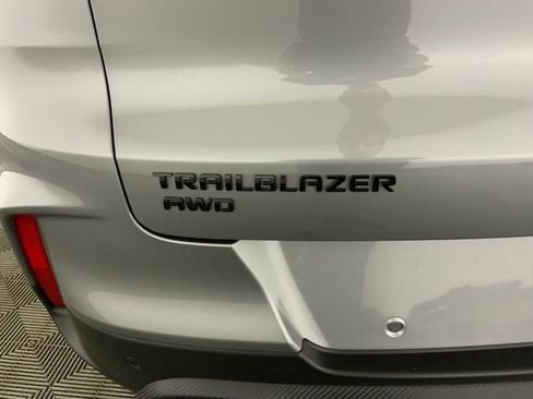Used 2025 Chevrolet TrailBlazer RS w/ Convenience Package AWD/4WD image 15