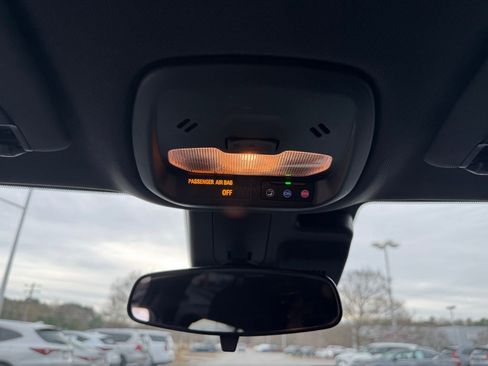 Used 2025 Chevrolet Trax RS w/ Driver Confidence Package image 32