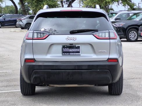 Used 2019 Jeep Cherokee Latitude w/ Popular Appearance Group FWD image 4