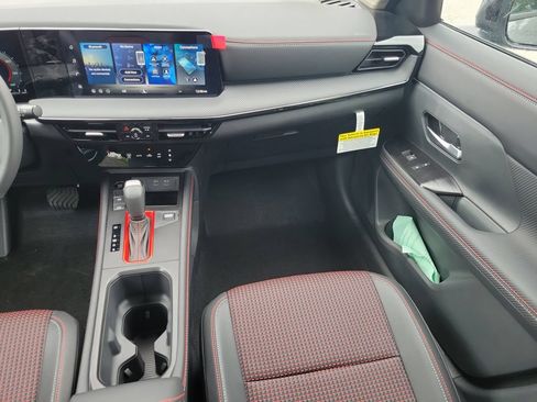 New 2026 Nissan Kicks SR FWD image 18