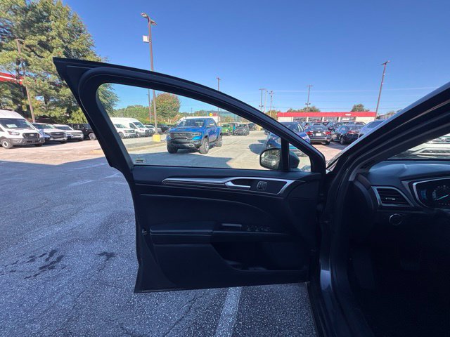Used 2020 Ford Fusion SEL FWD image 6
