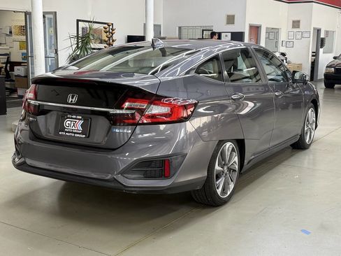 Used 2018 Honda Clarity Plug-In Hybrid image 2
