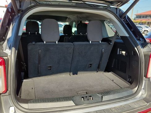 Used 2021 Ford Explorer XLT RWD image 8