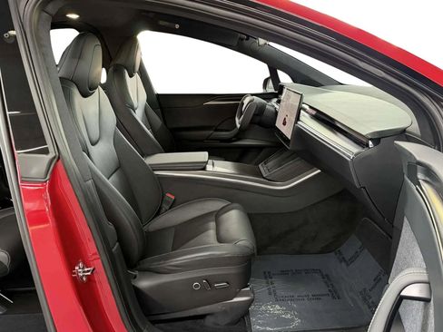 Used 2022 Tesla Model X Plaid image 12