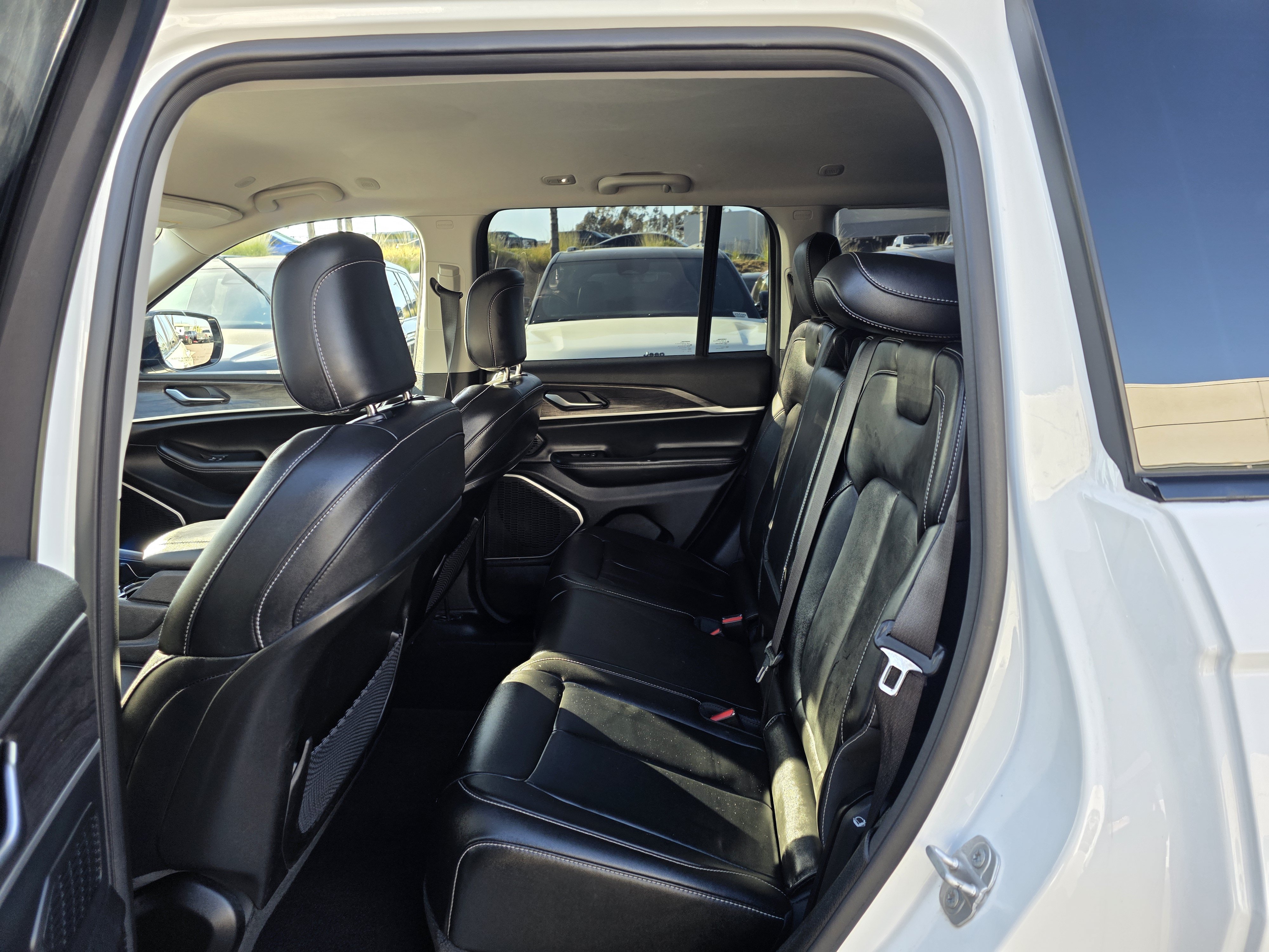 Used 2022 Jeep Grand Cherokee Limited RWD image 18