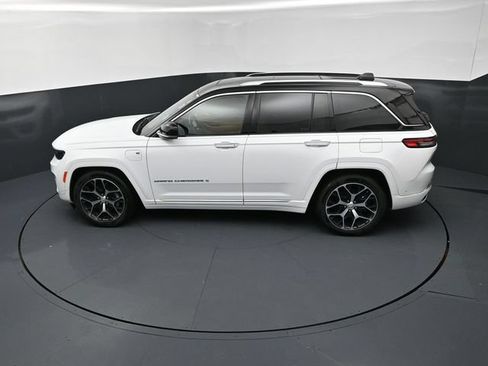 Used 2023 Jeep Grand Cherokee Summit AWD/4WD image 15