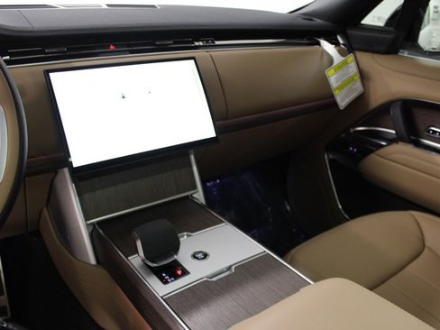 Used 2025 Land Rover Range Rover SE image 29