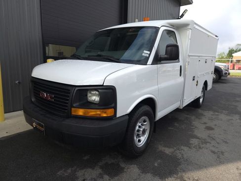 Used 2015 GMC Savana 3500 RWD image 2