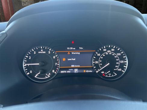 Used 2024 Nissan Armada SL w/ Captain's Chairs Package image 21