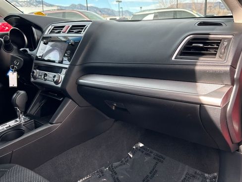Used 2017 Subaru Outback 2.5i Premium image 8