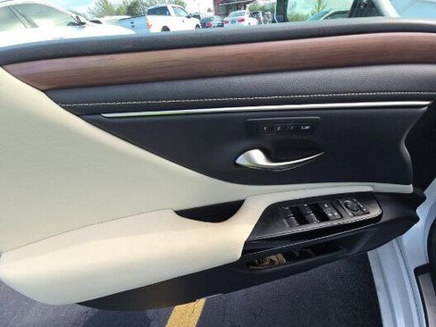 Used 2024 Lexus ES 350 w/ Premium Package image 7