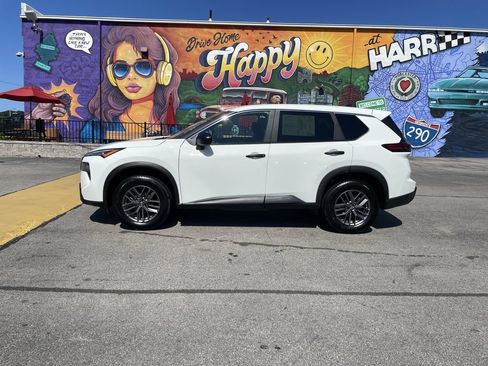 Used 2024 Nissan Rogue S FWD image 2