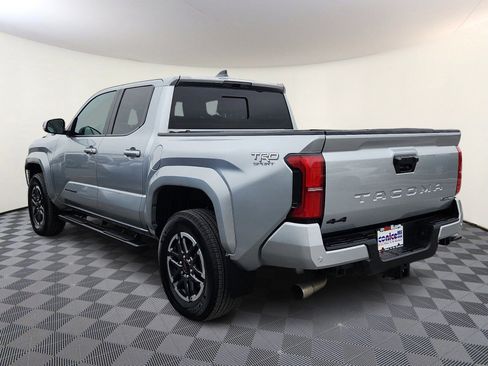 Used 2024 Toyota Tacoma TRD Sport w/ TRD Sport Upgrade Package image 4