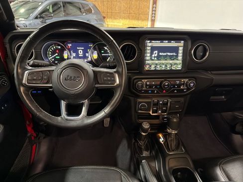 Used 2022 Jeep Wrangler Unlimited Sahara w/ Cold Weather Group image 26