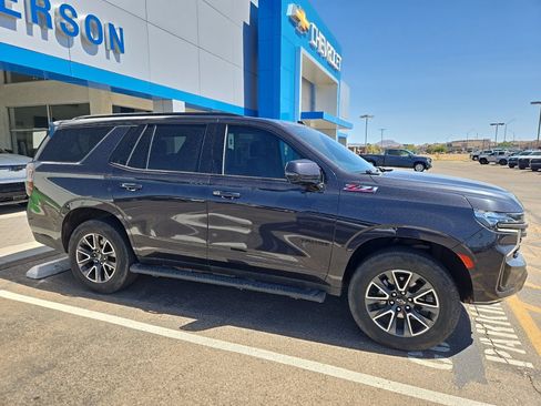 Used 2022 Chevrolet Tahoe Z71 w/ Luxury Package AWD/4WD image 6