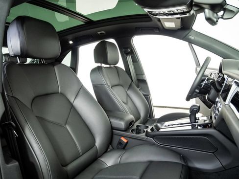 New 2026 Porsche Macan AWD/4WD image 24