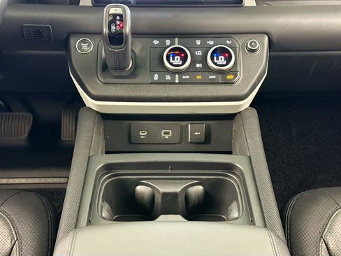 Used 2023 Land Rover Defender 110 X-Dynamic SE image 12
