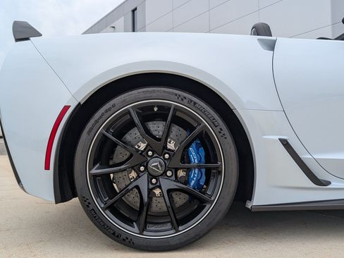 Used 2018 Chevrolet Corvette Z06 w/ Carbon 65 Edition RWD image 36