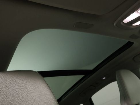 Certified 2022 Volvo XC60 B5 Momentum w/ Climate Package FWD image 23