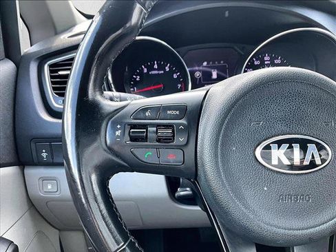 Used 2017 Kia Sedona LX w/ LX Essentials Premium Package FWD image 18