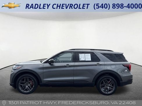 Used 2025 Ford Explorer ST-Line w/ ST-Line Street Pack AWD/4WD image 17