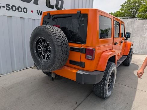 Used 2012 Jeep Wrangler Unlimited Sahara w/ Connectivity Group AWD/4WD image 14