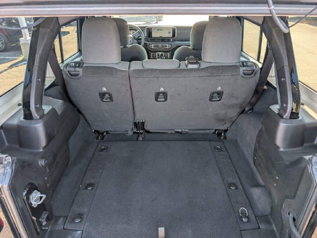 Used 2025 Jeep Wrangler Unlimited Rubicon AWD/4WD image 13