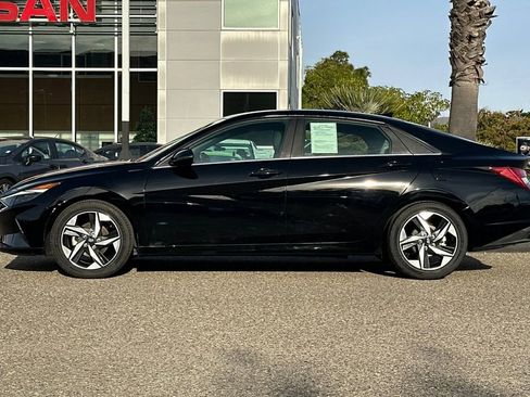 Used 2023 Hyundai Elantra Limited image 7
