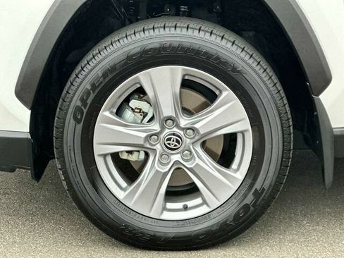 Used 2025 Toyota RAV4 LE AWD/4WD image 33