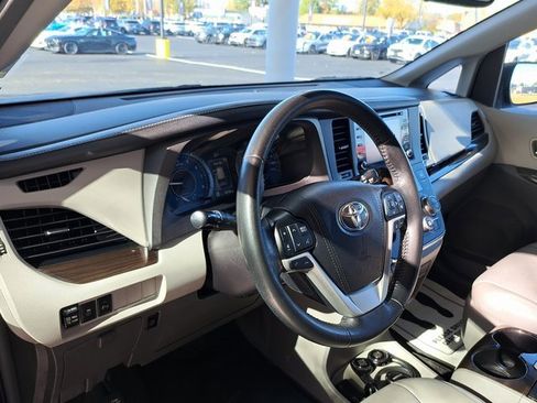 Used 2019 Toyota Sienna XLE Premium image 7