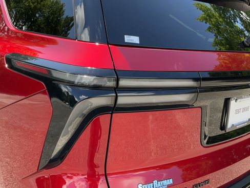 Certified 2024 Chevrolet Traverse RS AWD/4WD image 27