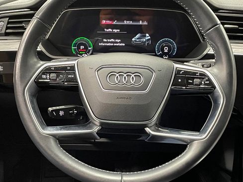 Used 2021 Audi e-tron Premium Plus w/ Premium Plus Package image 31