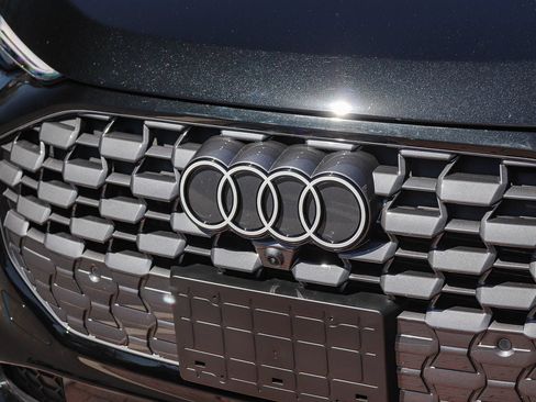 Certified 2025 Audi Q5 Prestige AWD/4WD image 12