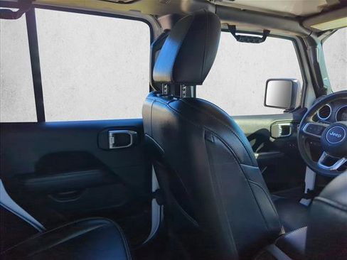 Used 2020 Jeep Wrangler Unlimited Sahara image 22