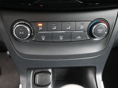 Used 2017 Nissan Sentra SV image 4