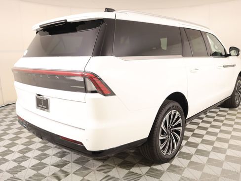 New 2026 Lincoln Navigator L Black Label AWD/4WD image 22