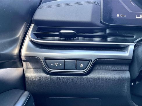 Certified 2025 Kia Carnival SX Prestige FWD image 36