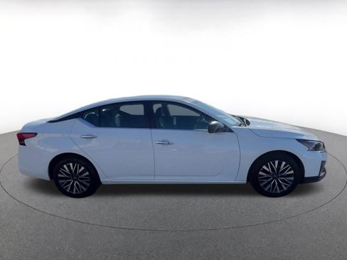 Used 2025 Nissan Altima 2.5 SV image 16