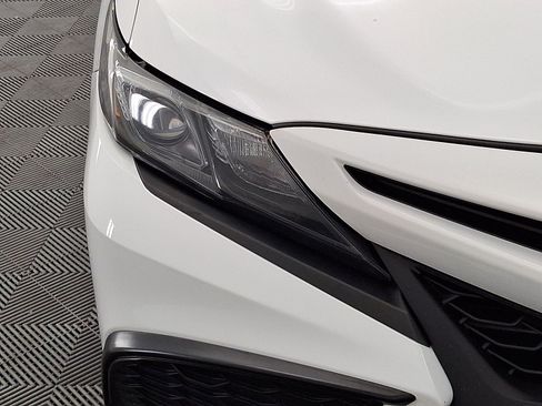 Used 2021 Toyota Camry SE FWD image 19