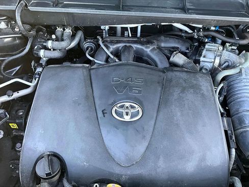 Used 2021 Toyota Highlander XLE AWD/4WD image 37