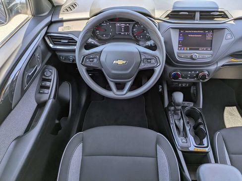 Used 2023 Chevrolet TrailBlazer LT FWD image 16