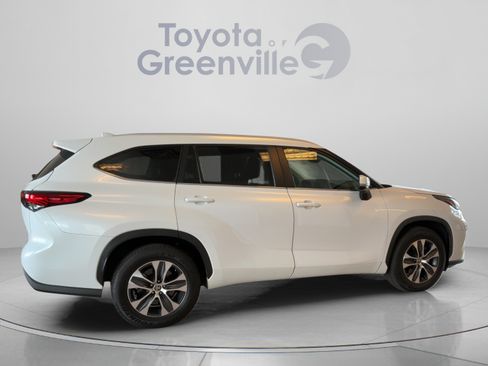 Used 2023 Toyota Highlander XLE FWD image 7